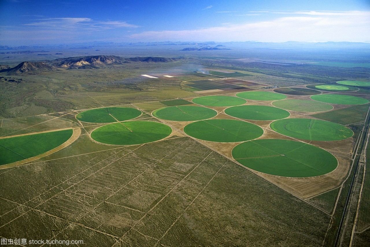 農業-中心支點的鳥瞰圖,位于美國亞利桑那州dateland附近的沙漠環境。